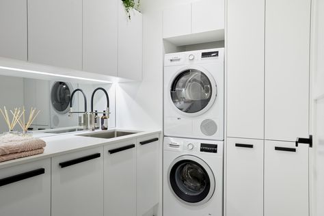 'L shape' layout Laundry Powder Room, Laundry Pantry, Laundry Powder, Laundry Room Layouts, Modern Laundry Rooms, Downstairs Toilet, Laundry Room Inspiration, Laundry Room Remodel, St Kilda