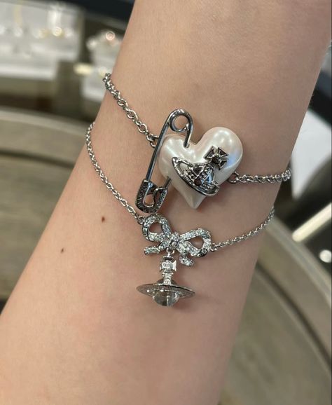 Vivienne Westwood Bracelet, Vivienne Westwood Jewellery, Image Swag, Stacked Jewelry, Jewelry Lookbook, 가을 패션, Girly Jewelry, Equestria Girls, Jewelry Inspo