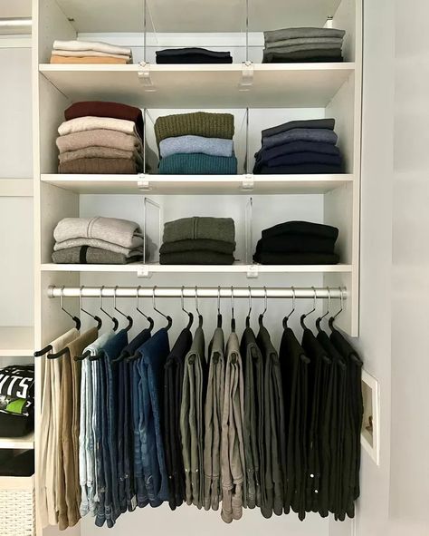 27 Ways to Organize Your Small Closet for Maximum Storage Best Way To Organize Small Closet, Sweater Storage Ideas Tiny Closet, Home Walk In Closet, Small Closet Organization Ideas, Small Closet Storage, Closet Organisation, How To Organize Your Closet, Organizational Design, Sweater Storage