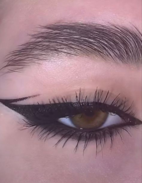 Grafic Eyeliner Makeup, Hoco Makeup Ideas, Streetwear Makeup, Healthy Fridge, Siren Eyes, Dark Eye Makeup, Dance Makeup, Pride Makeup, Halloween Eye Makeup