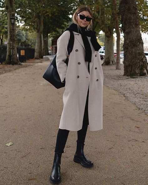 shannon (@shannonlpearson) • Instagram photos and videos Sweater Over Shoulders, Western Belts Outfit, Cream Knitwear, Minimalist Boots, Ripped Shorts, Statement Dress, Camel Coat, Rain Coat, Woolen Coat