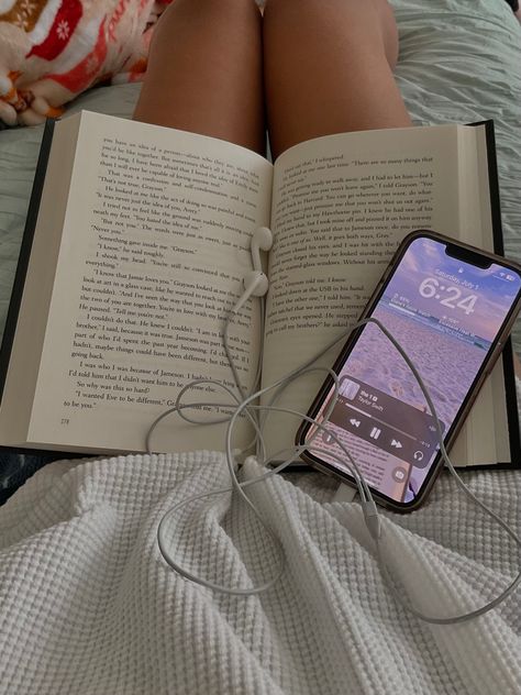 Reading Motivation, Reading In Bed, Music Aesthetic, Girl Reading, Foto Ideas Instagram, School Motivation, Book Girl, I Love Books, Love Reading