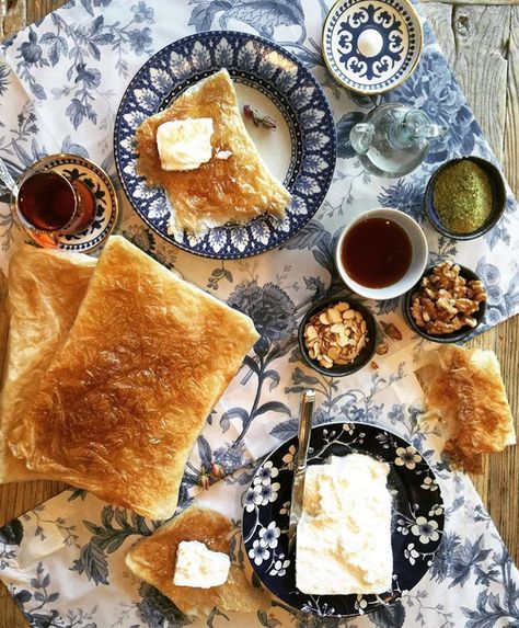 Iraqi breakfast 🇮🇶 kahi & geymar  Traditional Iraqi breakfast Iraqi Culture Aesthetic, Iraq Breakfast, Iraqi Aesthetic, Iraqi Breakfast, Iraqi Wedding, Iraqi Culture, Iraqi Cuisine, Lebanese Breakfast, Middle East Food