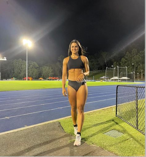 Cute Running Outfit, Athletic Girl, Athletic Body Type, Fitness Vision Board, I Will Be Back, Body Types Women, Girl Vibe, Athletic Build, Athletic Girls