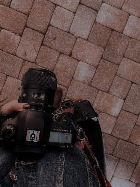 Pictures Of Cameras Image, Travel Photographer Job Aesthetic, Photographer Job Aesthetic, Instagram Blogger Aesthetic, Photographer Aesthetic Girl, Vision Board Photography, Professional Photographer Aesthetic, Female Photographer Aesthetic, Future Job Aesthetic