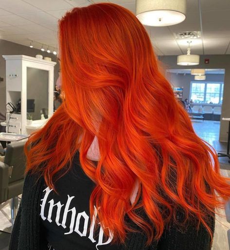 Energize Your Look With the Orange Hair Trend Reddish Orange Hair, Orange Hair Bright, Orange Hair Color Ideas, Orange Hair Color, Red Orange Hair, Cheveux Oranges, Hair Color Orange, Fire Hair, Front Hair