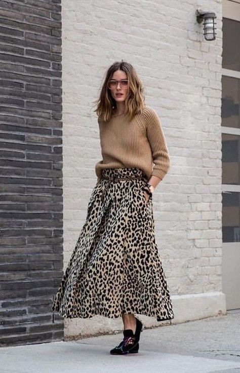 Neutrals and leopard print Rok Outfit, Estilo Olivia Palermo, Leopard Print Skirt, Fashion Goals, Leopard Skirt, Animal Print Skirt, Trendy Skirts, Bohol, Runway Trends