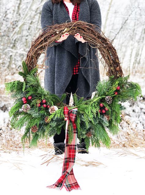 Make this Christmas Grapevine Evergreen Wreath with just a few simple and inexpensive supplies! Such a gorgeous holiday statement for your door! Christmas Wreaths Diy Evergreen, Holiday Wreaths Diy Christmas, Vintage Truck Christmas, Outdoor Christmas Wreaths, Grapevine Christmas, November Christmas, Evergreen Christmas, Holiday Wreaths Christmas, Holiday Wreaths Diy