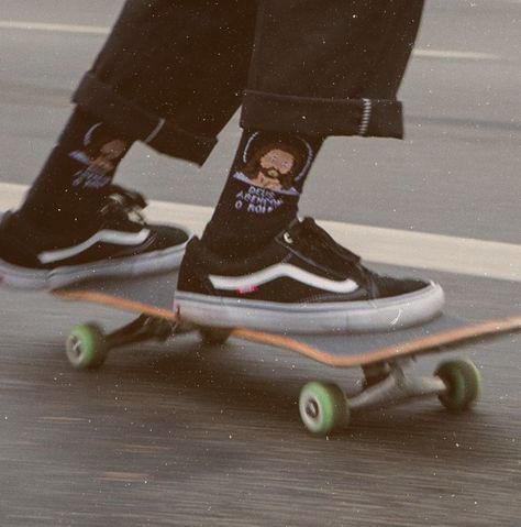 Sketboard Style, Aesthetic Skateboard, Aesthetic Skater, Skateboarding Aesthetic, Skate Vibes, Skate Aesthetic, Skater Vibes, Skateboard Aesthetic, Skating Aesthetic