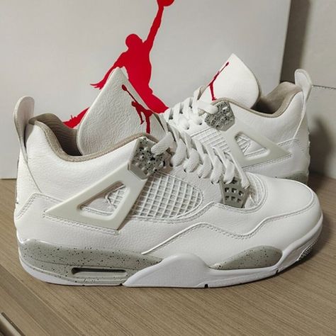 Jordan 4 Retro Mid White Oreo/Gary Sneakers Brand New 100% Authentic . -Price Won't Be Discussed In The Comments Retro 4 Oreo, White Oreos, Oreo Shoes, Retro 4s, Jordan 4 White, Jordan 4’s, Pretty Sneakers, Pretty Shoes Sneakers, Jordan 4s