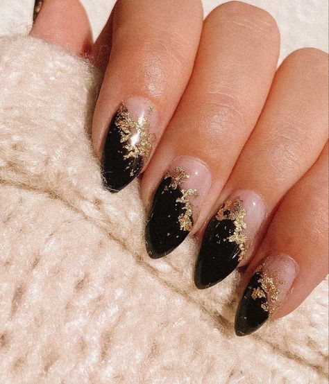 Green Black And Gold Acrylic Nails, Black And Gold Acrylic Nails Almond, Black And Gold Nails Oval Shape, Almond Shaped Black And Gold Nails, Black With Gold Tips Nails, Almond Nails Designs Black And Gold, 1920 Nail Designs, Black And Gold Party Nails, Graduation Nails Ideas 2023 Black