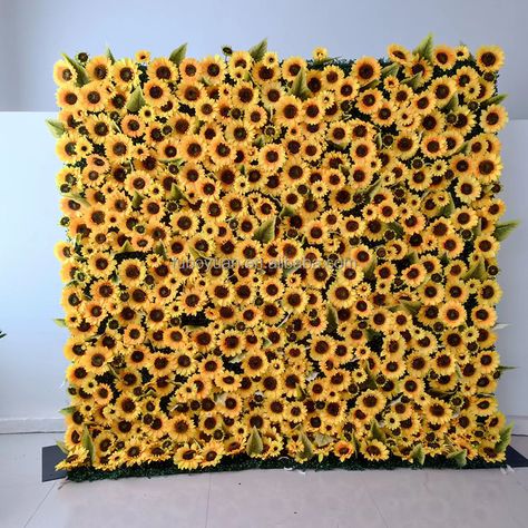 Sunflower Grass Wall, Sunflower Bridal Shower Backdrop, Selfie Wall Wedding, Sunflower Backdrop Ideas, Sunflower Photo Booth, Sunflower Photo Backdrop, Haldi Photobooth, Fall Flower Wall, Sunflower Centerpieces Diy