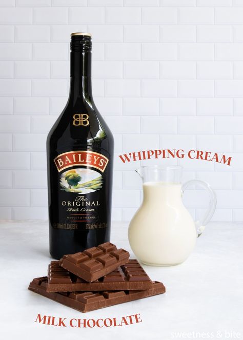 Baileys Chocolate Mousse Recipe, Baileys Chocolate Mousse, Baileys Mousse, Bailey Mousse, Mousse Recipes Easy, Serving Glasses, Chantilly Cream, Chocolate Mousse Recipe, Boozy Desserts