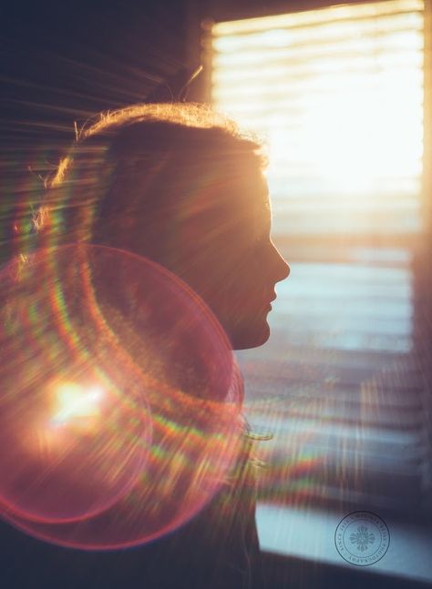 photography, silhouette, sun flare, lens flare, backlight, profile, portrait Filtered Light Photography, Light Flare Photography, Sun Glare Photography, Sun Light Portrait, Front Lighting Photography, Lens Flare Aesthetic, Lens Flare Photography, Bright Light Photography, Lens Filters Photography