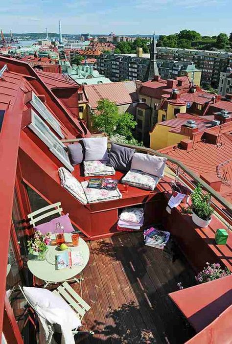 Living large in 61 square meter Swedish apartment Balcon Mic, Balkon Design, Terrace Design, Urban Oasis, Hus Inspiration, Dream Apartment, Roof Terrace, Rooftop Terrace, Dream Rooms