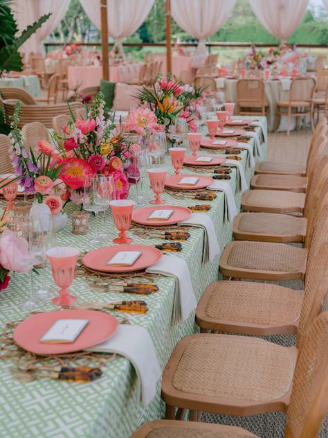 pink and green wedding reception Tropical Tent Wedding, Palm Beach Party, Beach Arrangements, Beach Dinner Parties, Green Wedding Reception, Green Table Settings, Mauritius Wedding, Pink Reception, Pink And Green Wedding