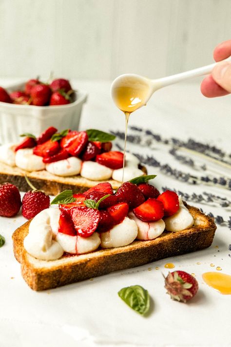 Whipped Ricotta Toast, Marinated Peppers, Toast With Strawberries, Fruit Toast, Ricotta Toast, Whipped Ricotta, Not Hungry, Honey Toast, Rustic Bread