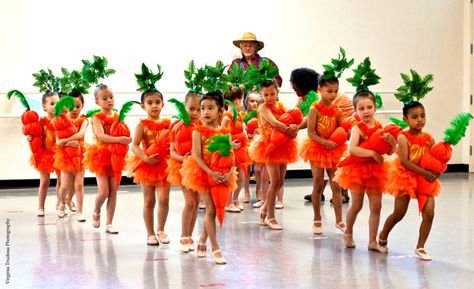 Carrot Costume Women, Carrot Costume, Easter Costumes, Farmer Costume, Vegetable Costumes, Carrot Dressing, Easter Costume, Art Kits For Kids, Easter Parade