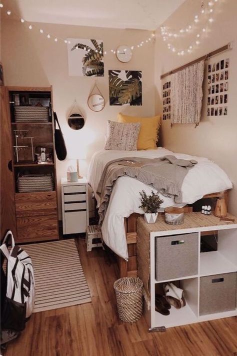 Dorm Set Up Layout Room Ideas, Western Boho Dorm Room, Western Dorm Ideas, Western Room Inspo Small Room, Dorm Room Ideas Western, Country Dorm Room Ideas, Room Ideas Western, Western College Dorm, Dorm Room Western