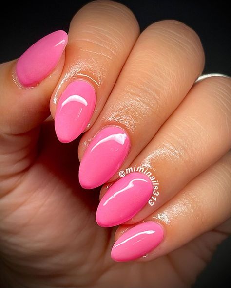 Happy Monday! I wanted to start the week with a fun bubblegum pink. And that glow tho 🤩 Kindle from @revelnail | Instagram Bubblegum Pink Short Nails, Pretty Nail Colors For Summer, Pink Bachelorette Nails, Pink Round Acrylic Nails, Watermelon Pink Nails, Cute Pink Summer Nails, All Pink Nails, Vacation Nails Pink, Pink Color Nails