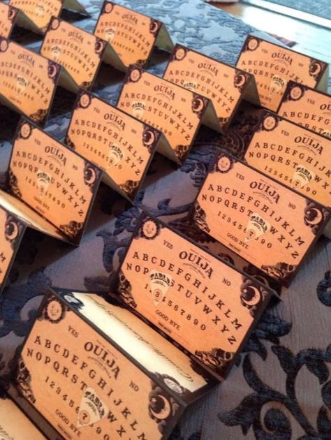 Ouija Board Wedding Invitations, Witchy Wedding Decor, Gothic Wedding Decorations, Halloween Wedding Reception, Halloween Wedding Favors, Horror Wedding, Haunted Wedding, Witchy Wedding, Halloween Invitaciones