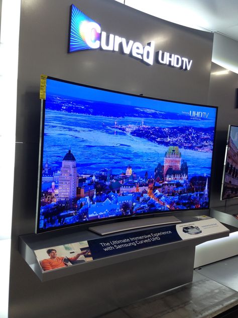 Crazy new curved tv!!! Wow technology followus on Instagram @mamutya @amamutin @style4mile Hisense Smart Tv, Vasos Vintage, Curved Tvs, Immersive Experience, Led Tv, Smart Tv, Random Stuff, Real Life, Flatscreen Tv