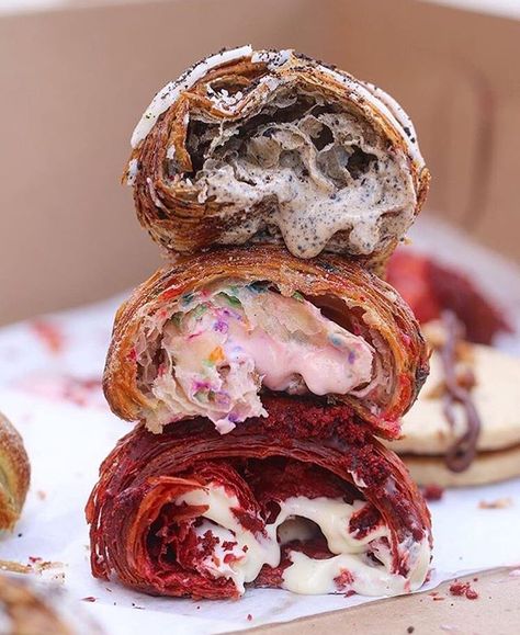 STUFFED Red Velvet Croissants?! Yes, please. Cookies And Cream Croissant, Red Velvet Croissant, Cream Croissant, Stuffed Croissants, Best Dessert, Savoury Cake, Chef Recipes, Cafe Food, Easy Cooking