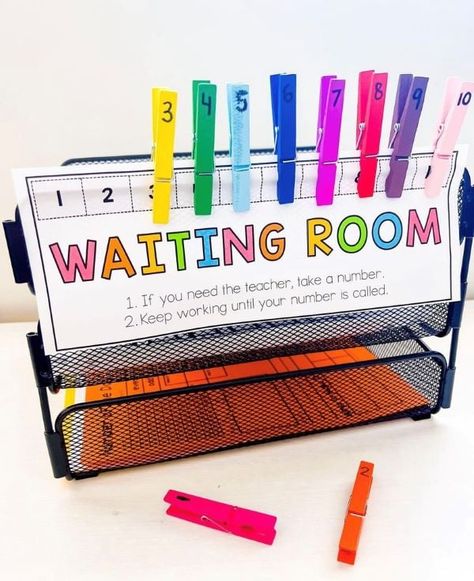 Teachers Room, Classroom Hacks, Teacher Must Haves, Elementary Learning, Elementary Classroom Decor, Classroom Organisation, Teacher Desk, My Gift, New Classroom