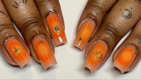 Orange Nails 2023, Gold Orange Nails, Orange Nails Inspiration, Orange Nails Aesthetic, Sun Nails Design, Green And Orange Nails, Orange Aura Nails, Orange Nails Ideas, Amber Nails