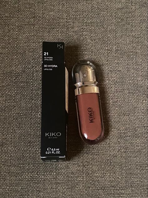 Milani Lipgloss, Makeup Kiko, Kiko Lipgloss, Kiko Cosmetics, Beige Skin, Lip Gloss Shades, Makeup Bag Essentials, Makeup Shades, Lip Gloss Collection