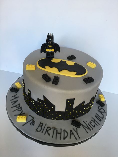 Lego Batman Cake Lego Batman Birthday Cake, Easy Batman Cake, Lego Batman Birthday Party, Lego Batman Cakes, Lego Batman Birthday, Batman Cupcakes, Superhero Cakes, Batman Birthday Cakes, Lincoln Birthday