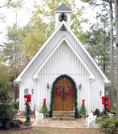 Just the perfect little country church! Wouldn't this be a beautiful place for a small wedding? Church House, Country Churches, Old Country Churches, Church Pictures, Beautiful Churches, Christmas Church, Take Me To Church, Antoni Gaudi, Country Church