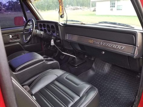 Squarebody Interior Ideas, 79 Chevy Truck, 1984 Chevy Truck, Camo Truck, Best Pickup Truck, Chevy Stepside, Dropped Trucks, Vintage Pickup Trucks, C10 Chevy Truck