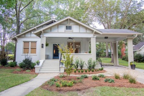 Craftsman Cottages, Home Town Hgtv, Lavender Interior, Laurel Mississippi, Erin Napier, Craftsman Cottage, Small Cottage Homes, Craftsman Bungalow, Bungalow Style