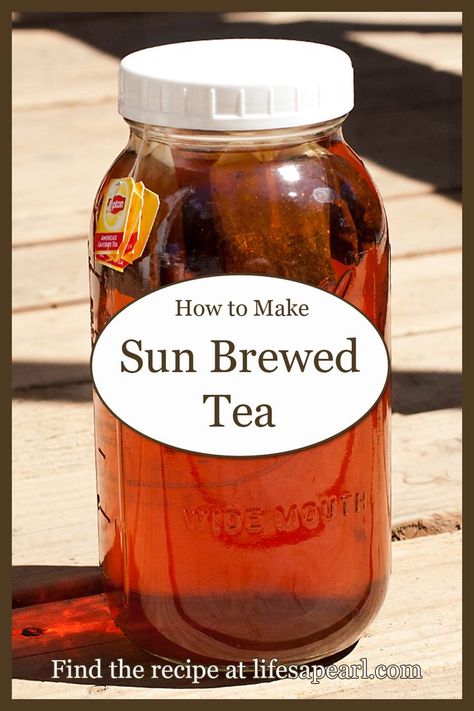 Sun Brewed Iced Tea, Sun Tea Recipes, Iced Tea Recipes Homemade, Summer Beverages, Homemade Iced Tea, Sweet Tea Recipes, Wealthy Life, Iced Drinks Recipes, Making Iced Tea