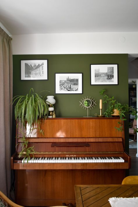 Piano Area Design, Green Music Room, Dining Room With Piano, Piano Dining Room, Piano In Dining Room, Dining Room Piano, Dark Green Dining Room, Green Dining Room Walls, Piano Area