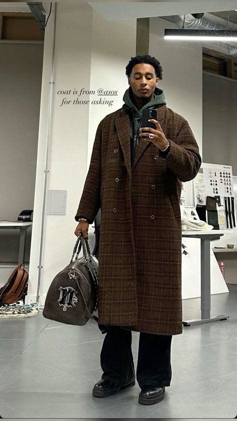 Men Long Coat Outfit, Overcoat Men Outfit Street Styles, Long Coat Men Casual, Overcoat Outfits Men, Men Winter Outfits Street Style, Men Trench Coat Outfit, Brown Coat Outfit Men, Mens Trench Coat Outfit, Brown Trench Coat Outfit