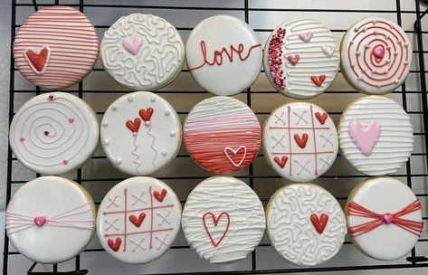 Fancy Sugar Cookies, Cookie Donut, Heart Sugar Cookies, Valentines Day Sugar Cookies, Decorating Sugar Cookies, Valentine Cookies Decorated, Cookie Gingerbread, Gingerbread Recipes, Heart Sugar Cookie