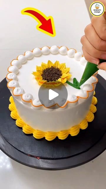 Riwaiti Zaiqa on Instagram: "Amazing Sunflower🌻 Cake Decoration Ideas | Most satisfying Cake decorating | Easy cakes decorating with Piping Nozzle Technique | Real or Cake 🎂🤔 Decorating Cake Challenge Tag Food Lover👇 . . Follow👉 @riwaiti_zaiqa  . . #food #foodblogger #foodblog #restaurantfood #viralfood #foodhacks #recipehack #foodhacks #foodie #foodiegram  #bread #whitesaucepasta #quickrecipe #easyrecipes #fastrecipes #breakfast #breakfastrecipe #viralreels #trendyfood #streetfood #streetstylefood #foodblogging #recipeoftheday #pasta #cakedecorating #easyrecipe #tasty #cake #birthdaycake #motherlove #riwaitizaiqa" Piping Sunflowers On Cake, Fall Sunflower Cake, Fall Cake Decorating Ideas Simple, Sunflower Cakes Ideas, 4h Cake Decorating Ideas, Cakes With Sunflowers, Sunflower Cake Ideas, Sunflower Cake Birthday, Fall Birthday Cake Ideas