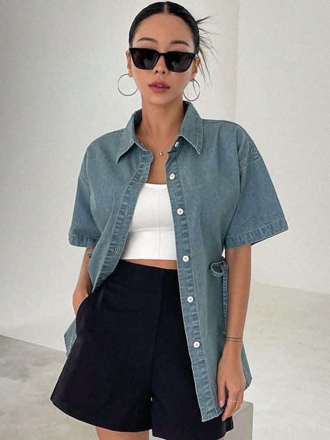 Short Sleeve Shirt And Jeans Outfit, Short Sleeve Jean Jacket Outfits, Jean Short Sleeve Shirt Outfits, Short Sleeve Denim Shirt Outfit Women, Denim Short Sleeve Shirt Outfit, Camisa Jeans Outfit Mujer, Short Sleeve Denim Shirt Outfit, Denim Shirt Outfit Summer, Crop Tshirt Outfit