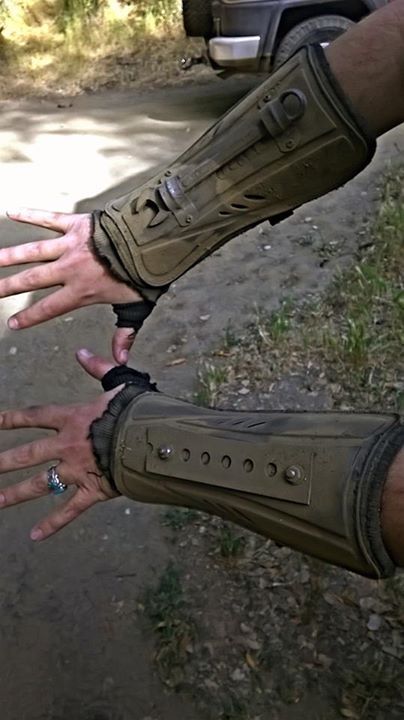 Post apoc armor made from shin guards Protective Gear Body Armor, Shin Guards Armor, Dystopian Armor, Diy Post Apocalyptic, Shin Armor, Apocalyptic Armor, Apocalypse Armor, Forearm Armor, Tech Armor