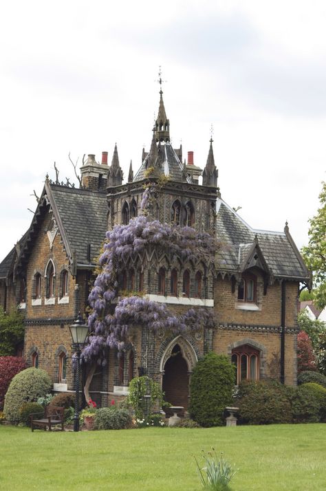 Holly Village, Swain's Lane and Chester Road, Highgate, North London ✯ ωнιмѕу ѕαη∂у Holly Village, Old Manor, Hampstead Heath, Victorian Architecture, Witch House, Brick Building, Stately Home, North London, Uk Travel