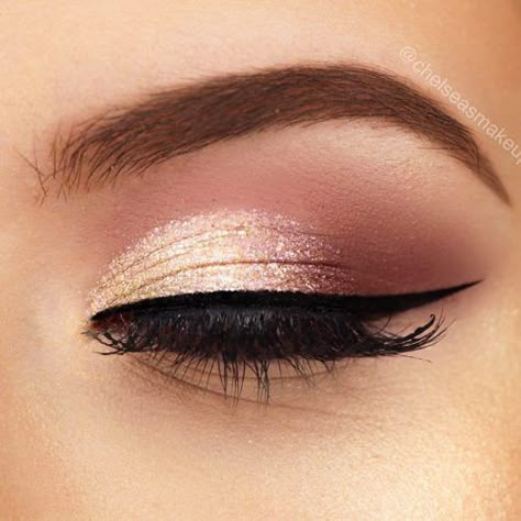 Top Rose Gold Makeup Ideas To Look Like A Goddess ★ See more: https://glaminati.com/charming-rose-gold-makeup-looks/ Machiaj Smokey Eyes, Rose Gold Makeup Looks, Make Up Mata, Rose Gold Eye Makeup, Rose Gold Eyeshadow, Make Up Gold, Gold Makeup Looks, Wedding Hairstyles And Makeup, Wedding Makeup For Brown Eyes