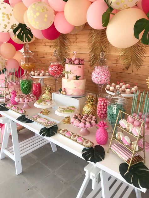 Fancy Flamingo Party, Pink Luau Party Ideas, Pink Flamingo Baby Shower Ideas, Girl Jungle Baby Shower Theme, Flamingo Themed Party Decoration, Tropical Baby Shower Ideas, Tropisk Fest, Hawaiian Baby Showers, حفل توديع العزوبية