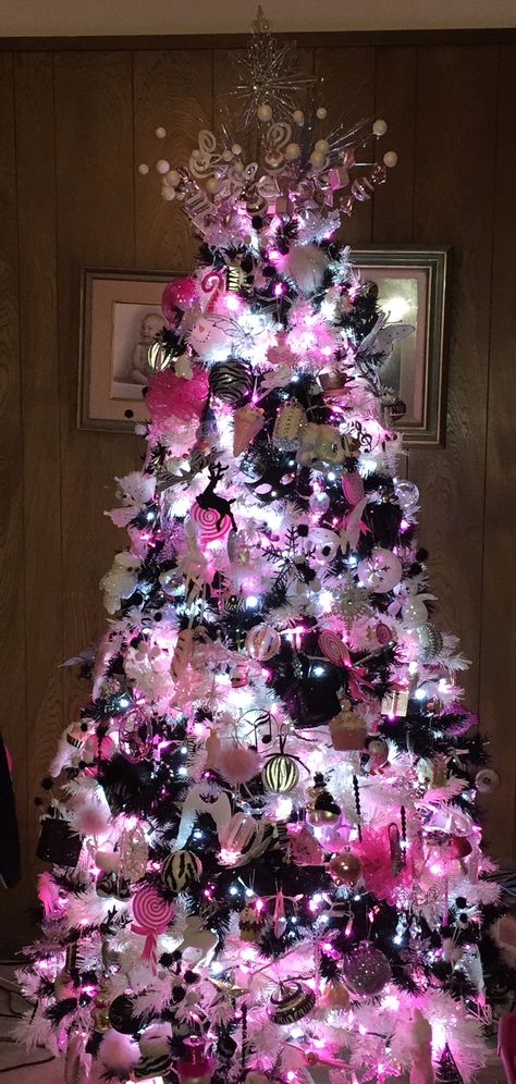 Zebra and pink Christmas tree Black Barbie Christmas Tree, Black Pink Christmas Tree, Barbie Theme Christmas Tree, Black Christmas Tree With Pink Ornaments, Barbie Christmas Tree Ideas, Black And Pink Christmas Tree, Pink And Black Christmas Tree, Pink And Black Christmas, Hot Pink Christmas Tree