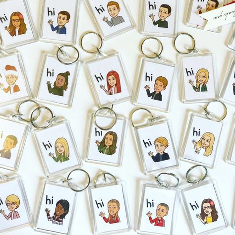 Classroom Pinspirations on Instagram: “How fun are these Bitmoji keychains that @little.learnings made for her students? Such a great gift idea! #classroompinspirations” Bitmoji App, Bitmoji Stickers, Teachers Diy, Keychain Gift, Parent Gifts, School Gifts, Student Gifts, Mother's Day Gift, Teaching Ideas