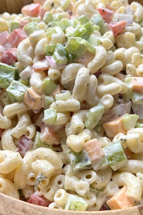 Creamy Cheddar Pasta Salad with Mayonnaise Pasta Salad Ham And Cheese, Pasta Salad Recipe Mayo, Cheddar Macaroni Salad, Cheddar Pasta Salad, Salad With Mayonnaise, Cheddar Pasta, Mayo Pasta Salad Recipes, Ham And Cheese Pasta, Macaroni Pasta Salad