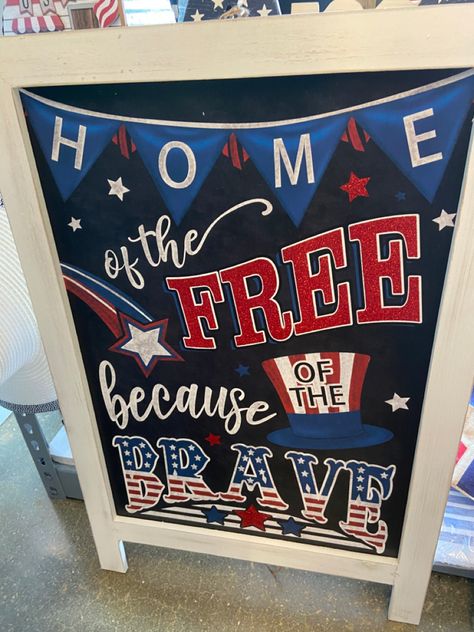 Chalkboard idea Memorial Chalkboard Ideas, Memorial Day Chalkboard Ideas, Small Business Chalkboard Signs, 4th Of July Chalkboard Ideas, July Chalkboard Ideas, Memorial Day Chalkboard Art, June Chalkboard Art, Fourth Of July Chalkboard Art, Gym Chalkboard