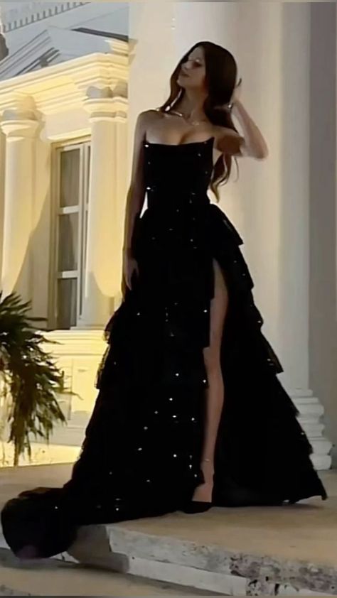 Graduation Ball Dress Classy, Black Debut Dress, Black Prom Dresses 2024, Prom Dress Inspiration Classy Elegant, Black Prom Dress Aesthetic, Prom Dress Ideas Unique, Sparkly Gown, Classy Prom, Classy Prom Dresses