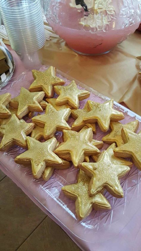 Gold Snacks For Party, Glitz And Glam Party Food, Golden Food Party, Birthday Party Gold And White, Golden Birthday Party Ideas For Adults, Gold Themed Sweet 16, Gold And White Birthday Theme, Golden Birthday Food, 24 Karat Gold Party